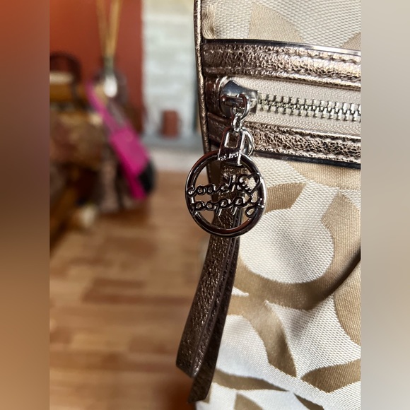 Coach Poppy Shoulder Bag EUC - Picture 2 of 7